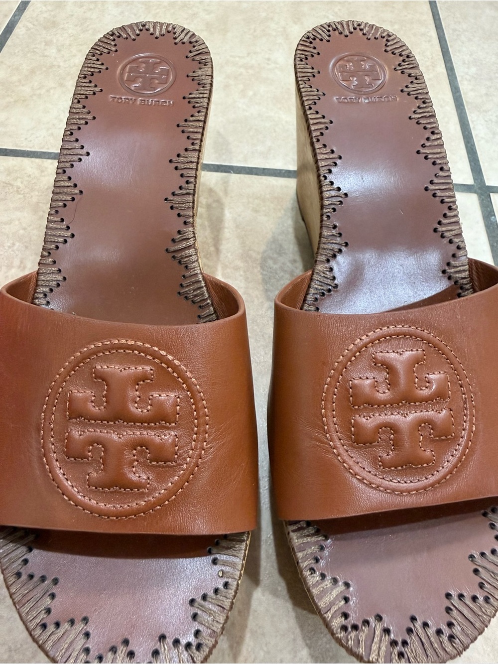Tory Burch Patty wedge slides veg nappa
Color:perfect cuoio
